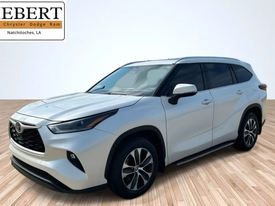 2021 Toyota Highlander XLE photo 1