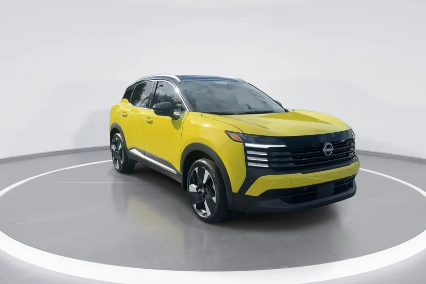 2025 Nissan Kicks SR photo 1