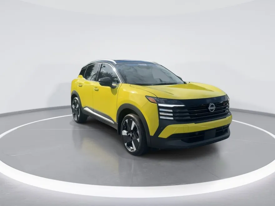 2025 Nissan Kicks SR photo 1