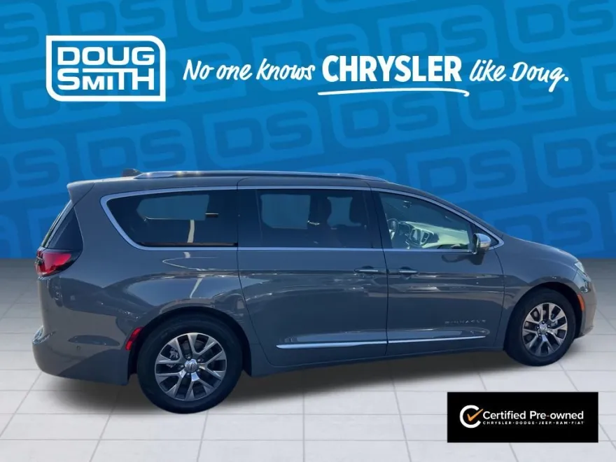 2022 Chrysler Pacifica Hybrid Pinnacle photo 2