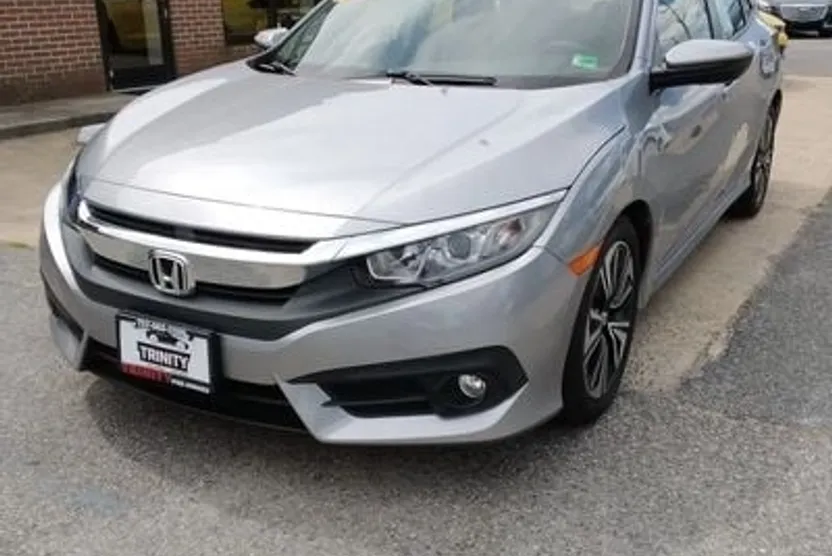2017 Honda Civic EX-T photo 1