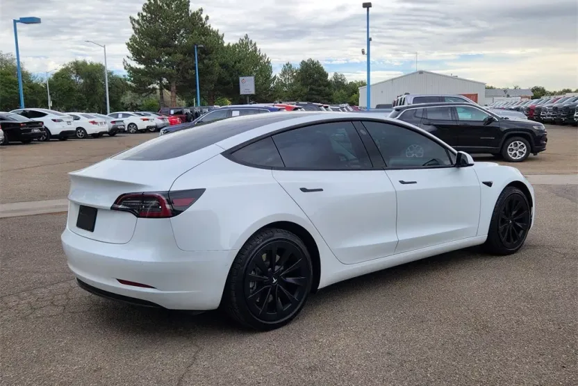 2022 Tesla Model 3 Long Range All-Wheel Drive photo 1