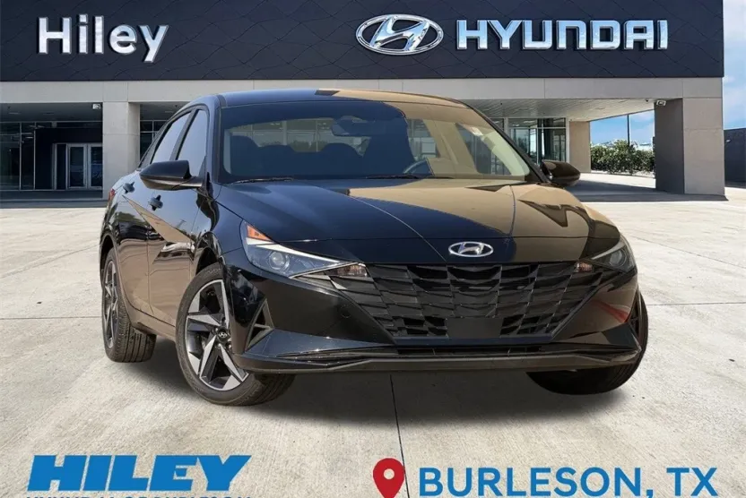 2023 Hyundai Elantra SEL photo 1