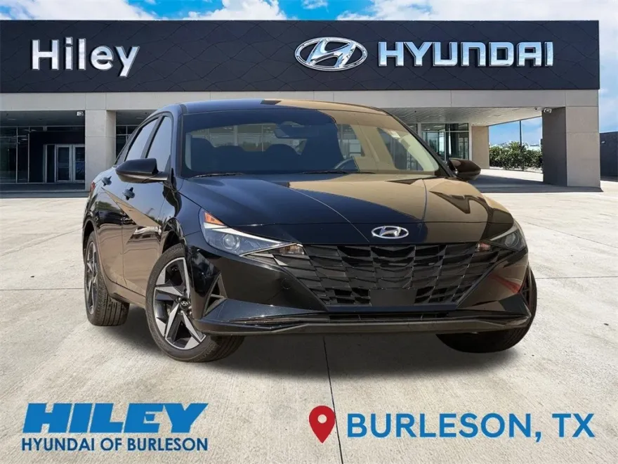 2023 Hyundai Elantra SEL photo 1
