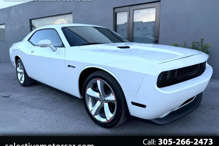2014 Dodge Challenger SXT Plus photo 1