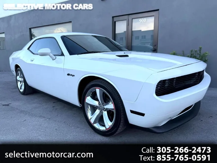2014 Dodge Challenger SXT Plus photo 1