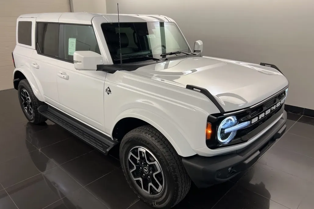 2025 Ford Bronco Outer Banks photo 1