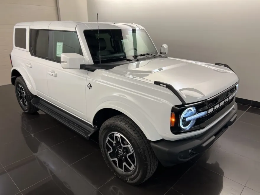 2025 Ford Bronco Outer Banks photo 1