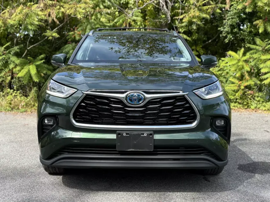 2023 Toyota Highlander Limited photo 1
