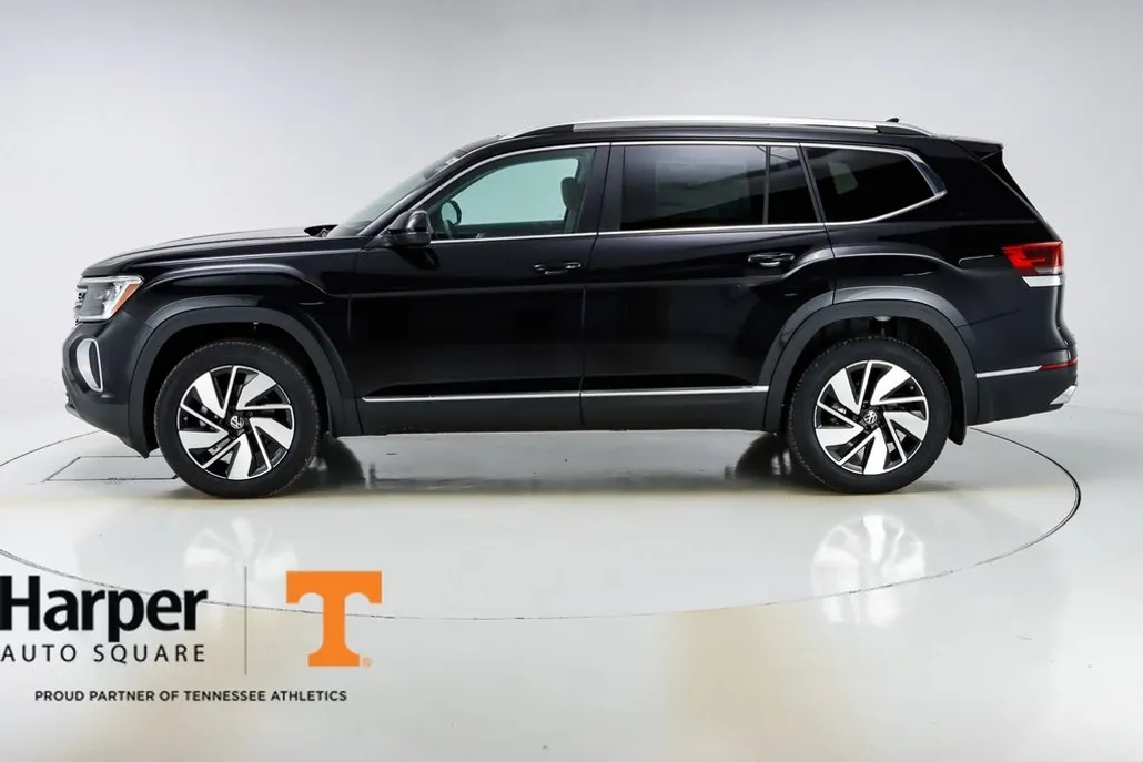2025 Volkswagen Atlas SEL photo 1