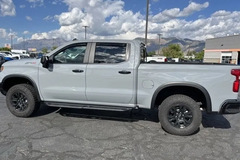 2025 Chevrolet Silverado 1500 ZR2 photo 1