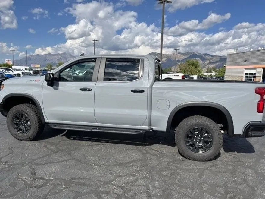 2025 Chevrolet Silverado 1500 ZR2 photo 1
