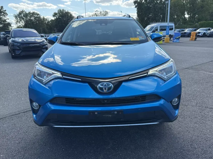 2017 Toyota RAV4 Hybrid Limited photo 1