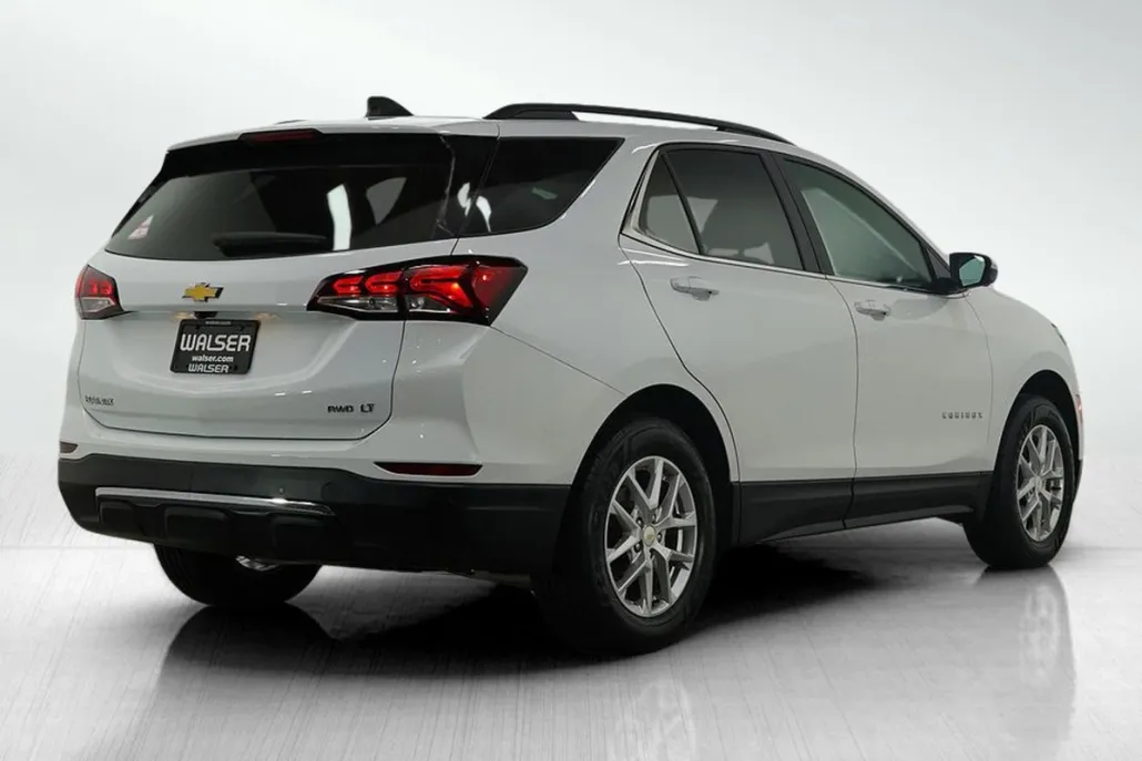 2024 Chevrolet Equinox LT photo 1