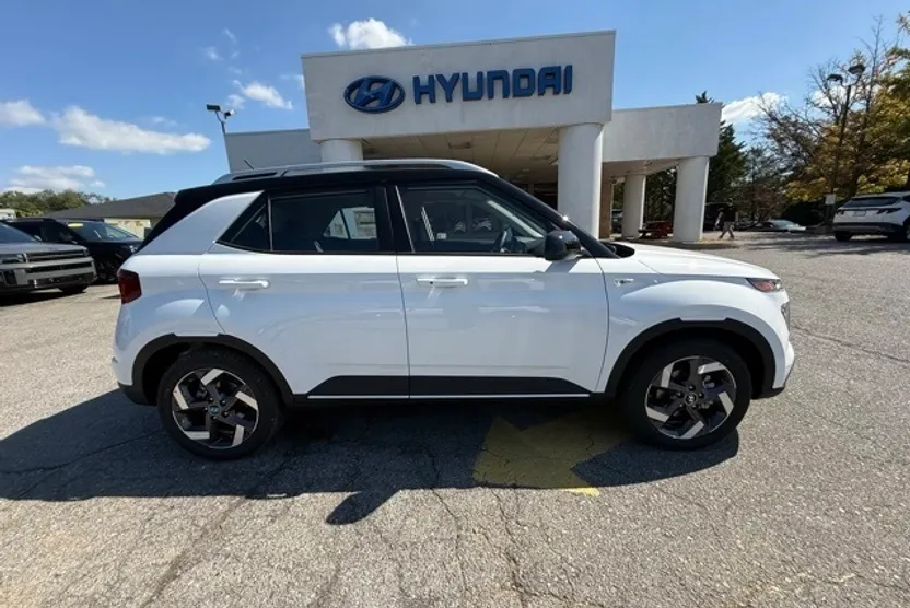 2026 Hyundai Venue SEL photo 1
