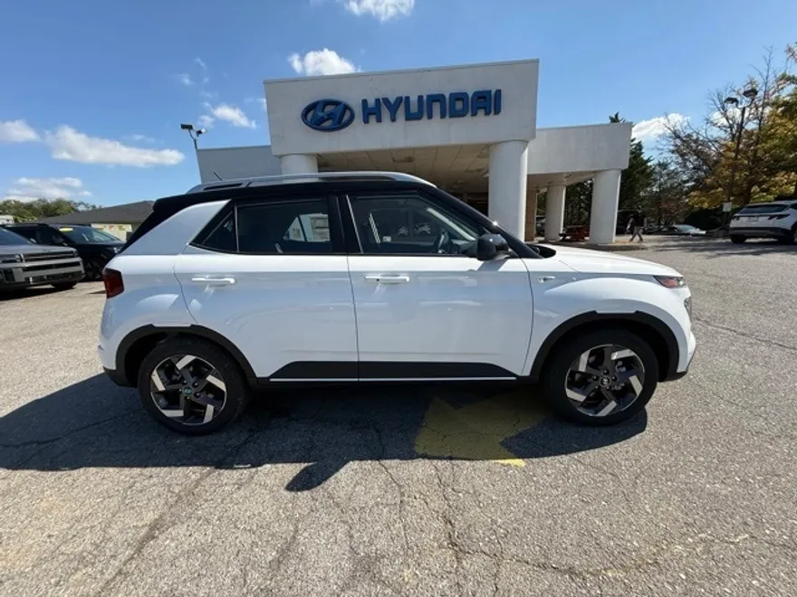 2026 Hyundai Venue SEL photo 1