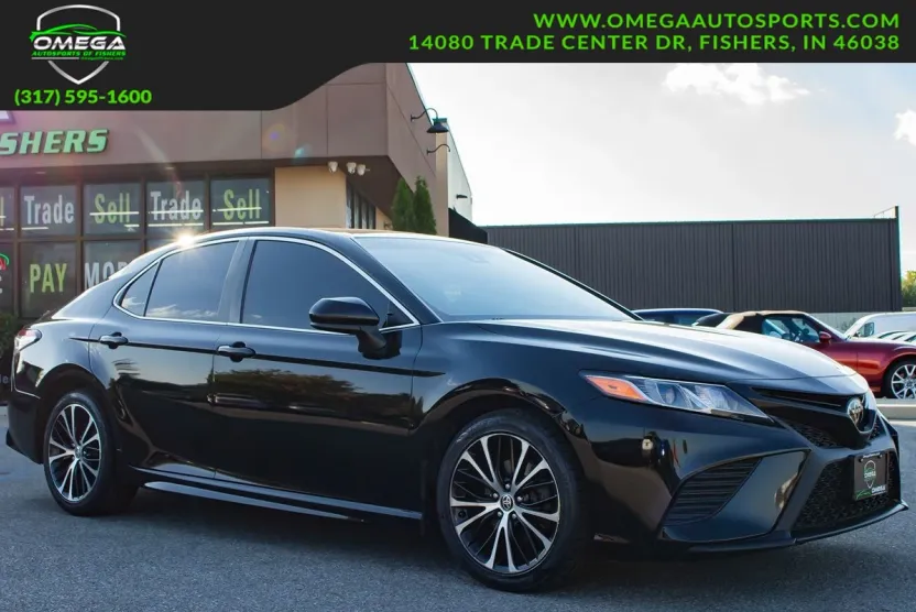 2020 Toyota Camry SE photo 1