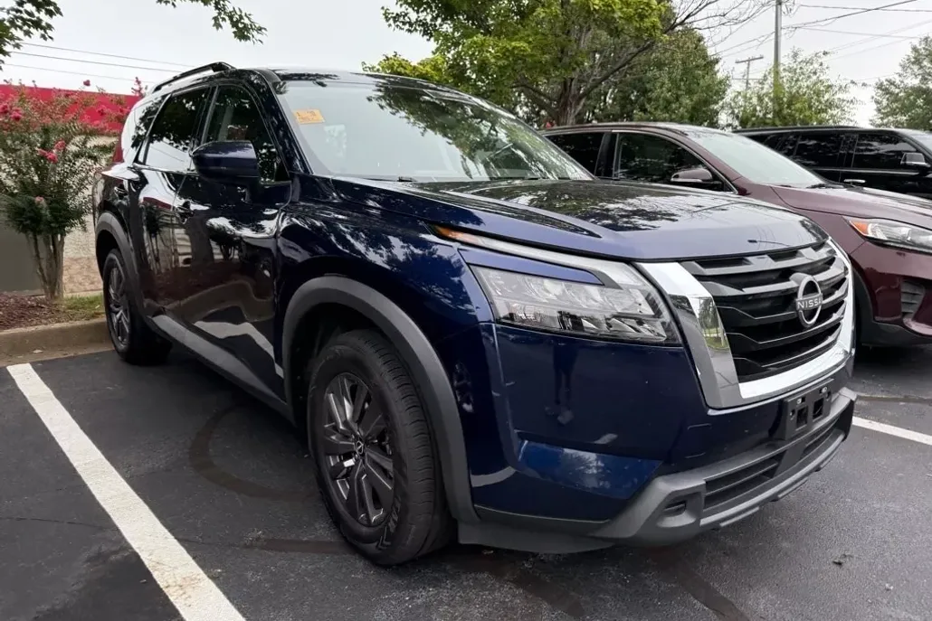 2023 Nissan Pathfinder SV photo 1