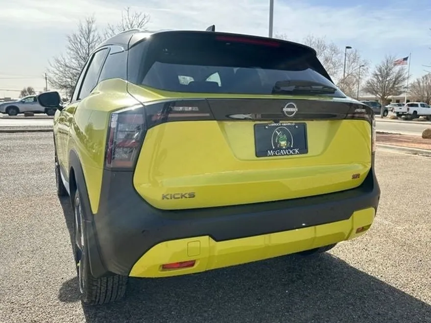 2025 Nissan Kicks SR photo 1