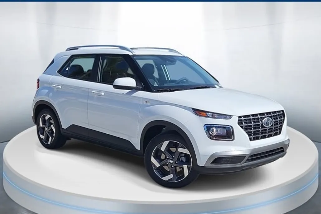 2025 Hyundai Venue SEL photo 1