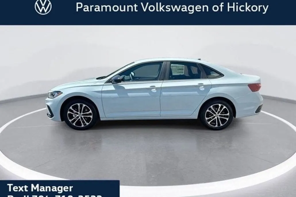 2025 Volkswagen Jetta Sport photo 1
