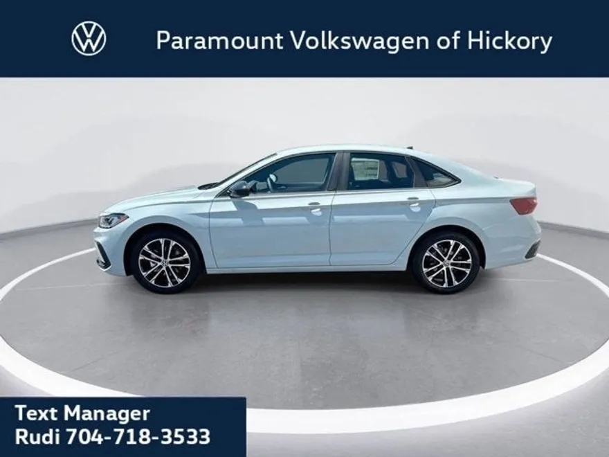 2025 Volkswagen Jetta Sport photo 1