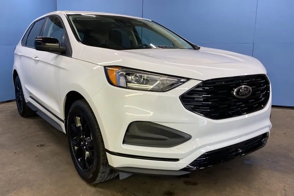 2024 Ford Edge SE photo 1