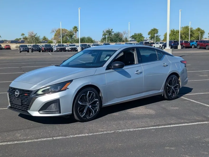 2023 Nissan Altima 2.5 SR photo 1