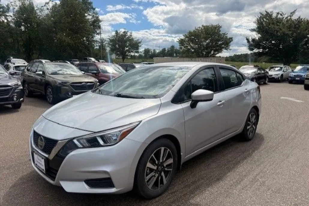 2022 Nissan Versa 1.6 SV photo 1