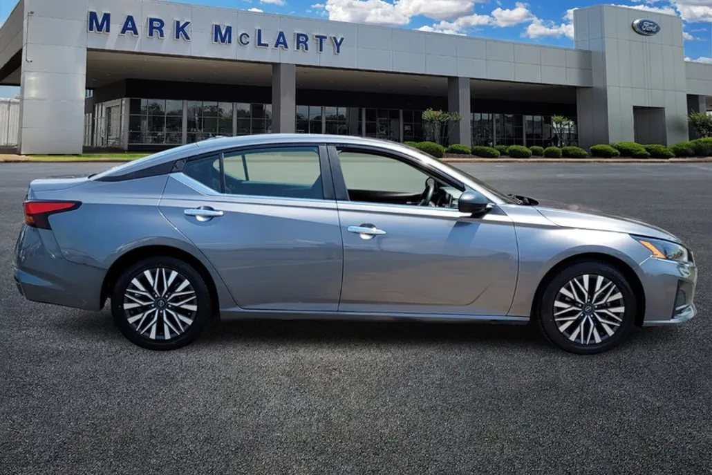 2024 Nissan Altima 2.5 SV photo 1