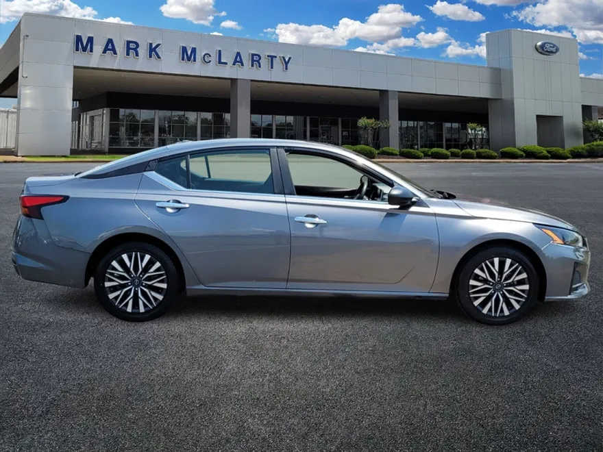 2024 Nissan Altima 2.5 SV photo 1