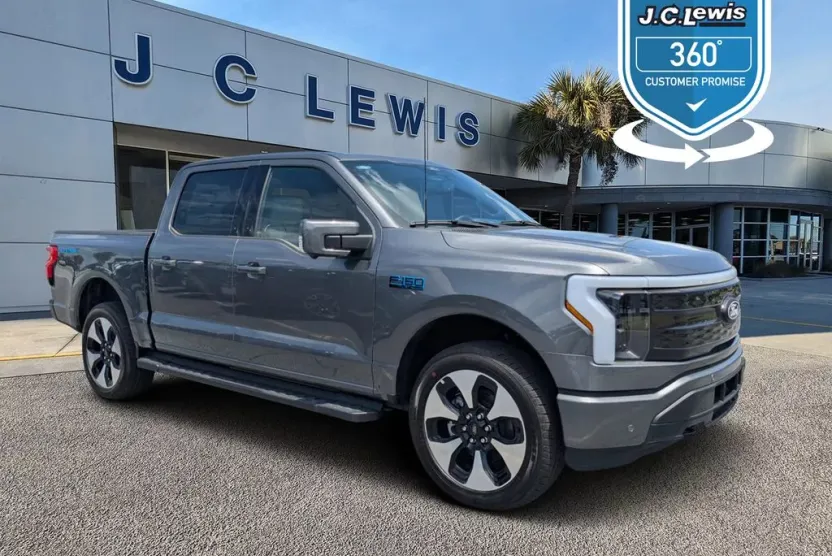 2025 Ford F-150 Lightning Platinum photo 1