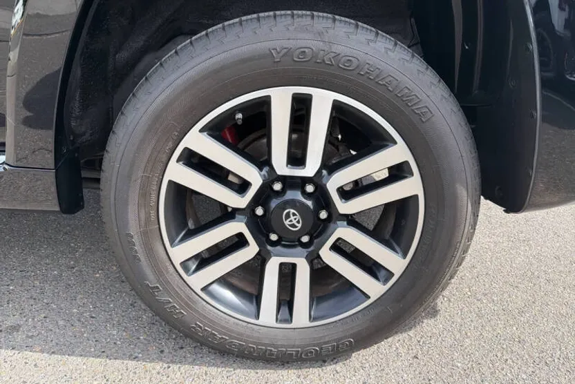 2016 Toyota 4Runner Limited photo 1