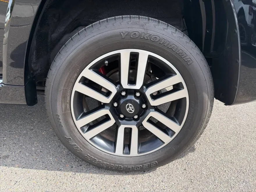 2016 Toyota 4Runner Limited photo 1