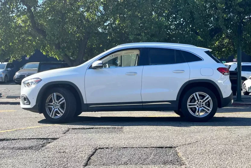 2022 Mercedes Benz GLA 250 4MATIC photo 1