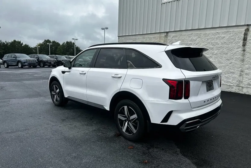 2022 Kia Sorento S photo 1