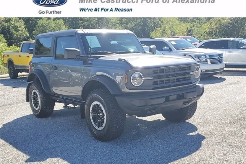 2022 Ford Bronco Outer Banks photo 1