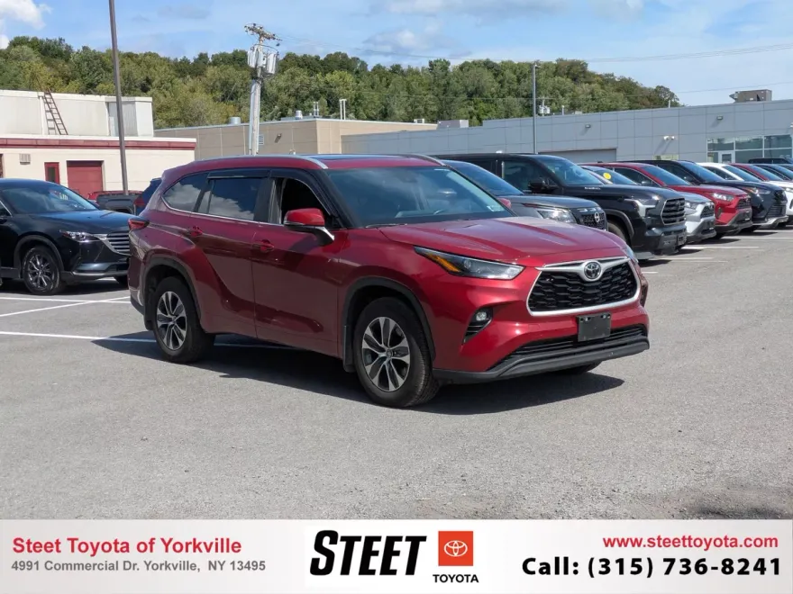 2023 Toyota Highlander XLE photo 1