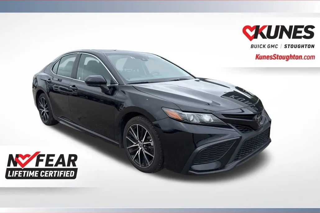 2024 Toyota Camry SE photo 1