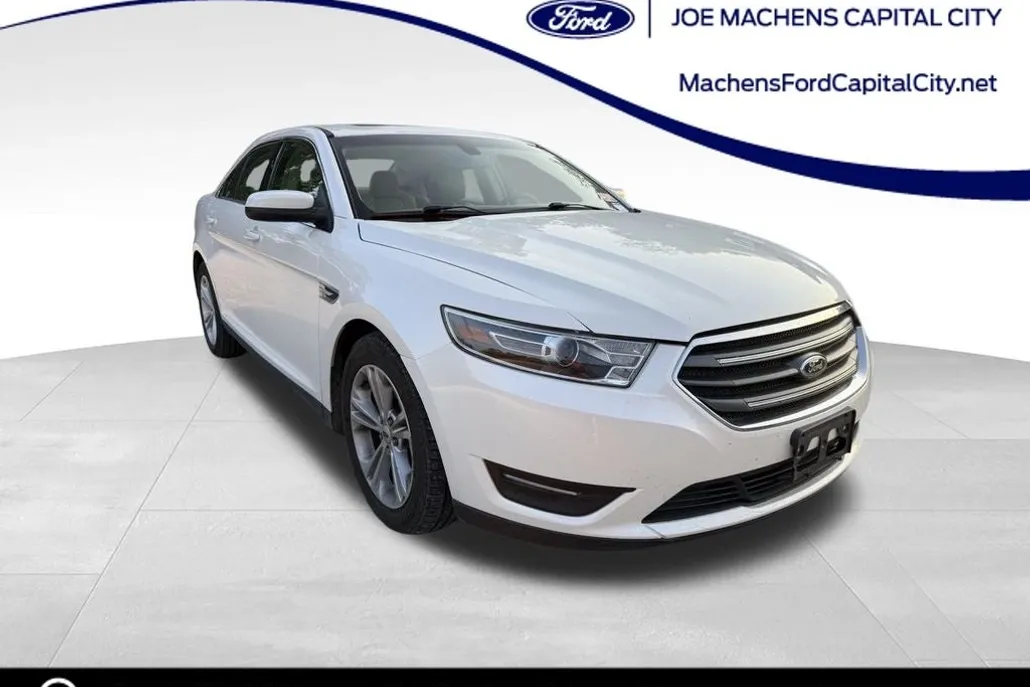 2016 Ford Taurus SEL photo 1