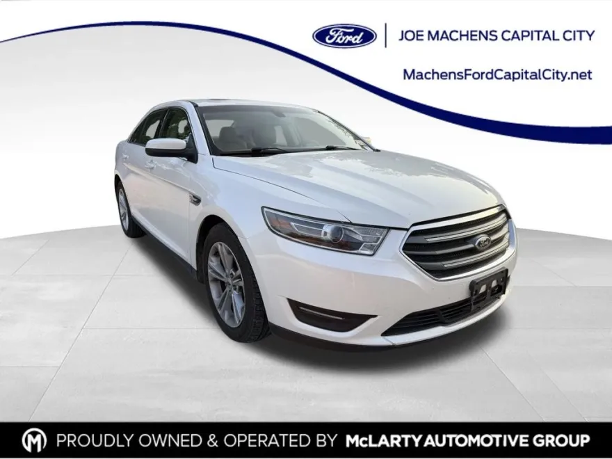 2016 Ford Taurus SEL photo 1