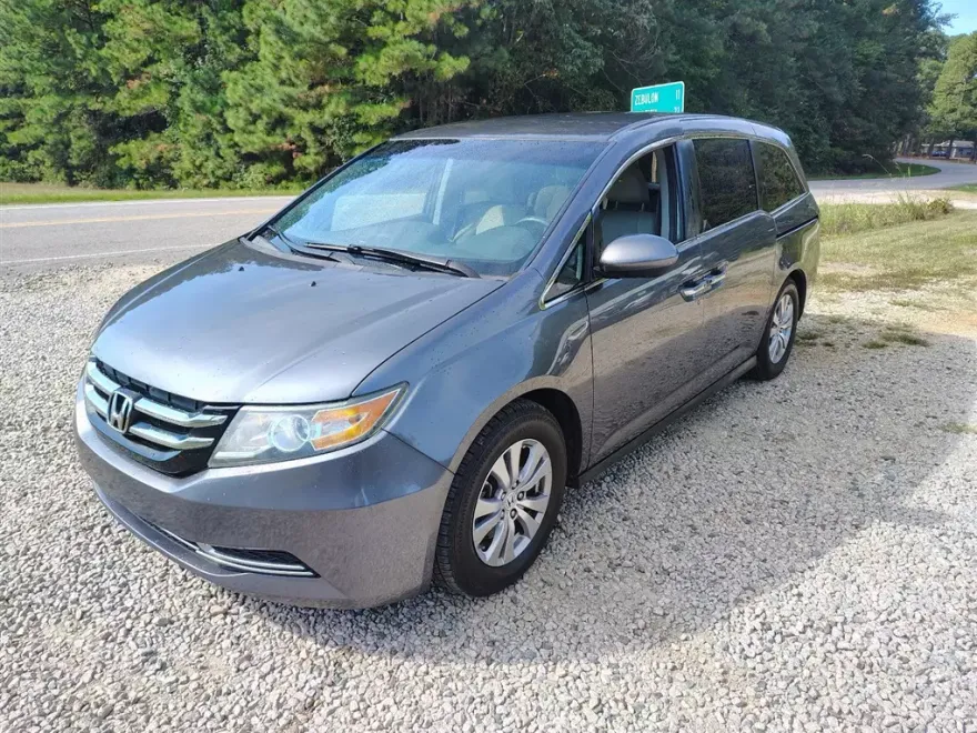 2016 Honda Odyssey SE photo 1