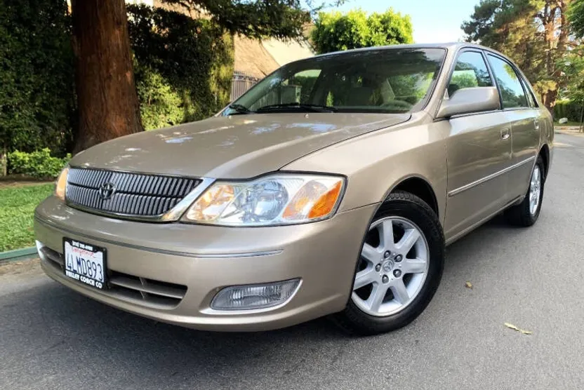 2000 Toyota Avalon XLS photo 1