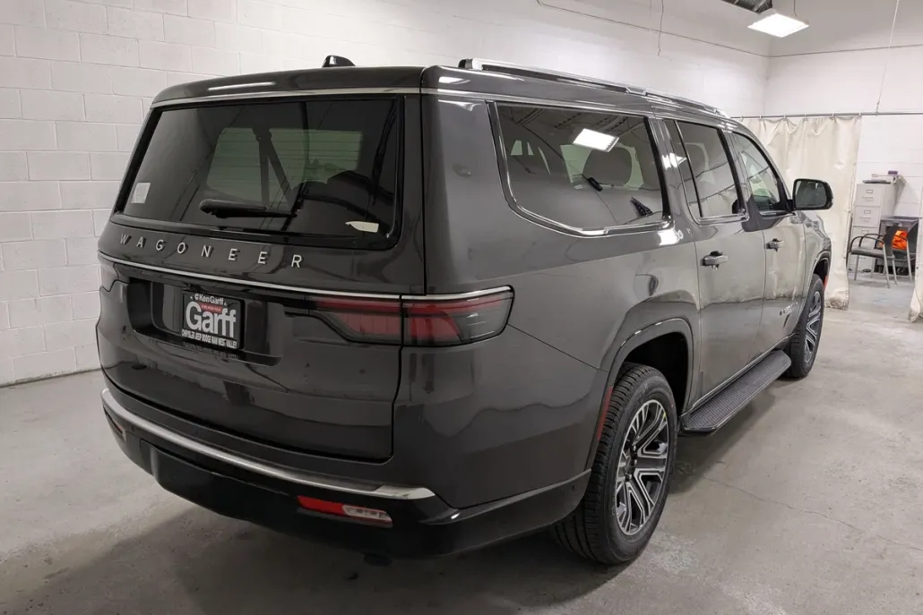 2025 Jeep Wagoneer L Series II photo 1