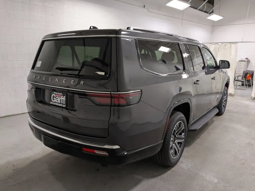 2025 Jeep Wagoneer L Series II photo 1