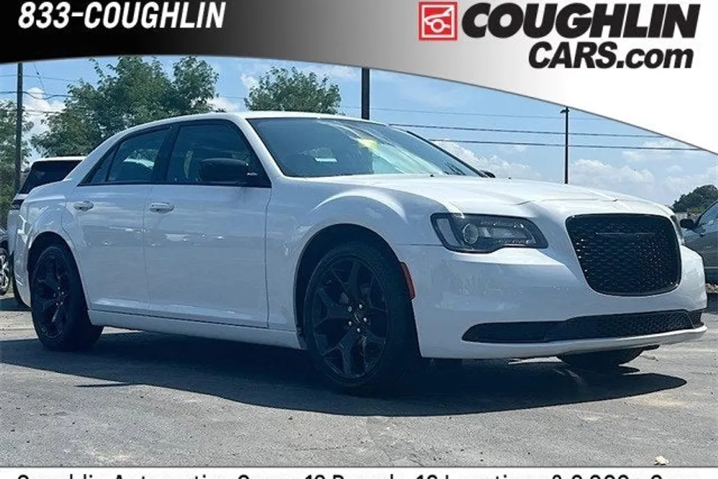 2023 Chrysler 300 Touring photo 1