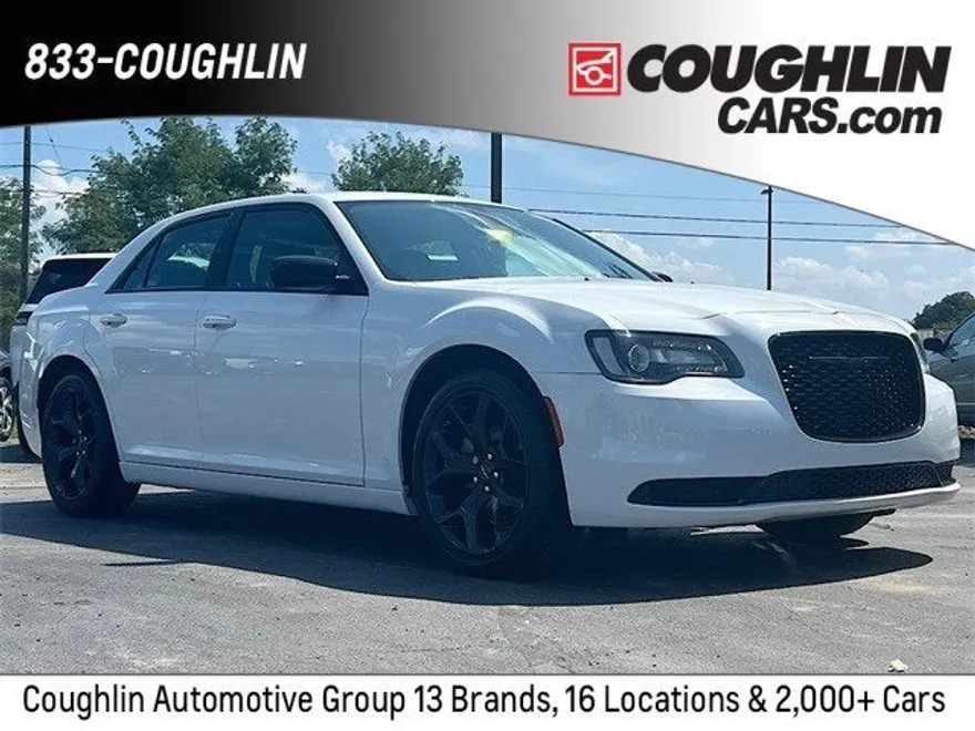 2023 Chrysler 300 Touring photo 1