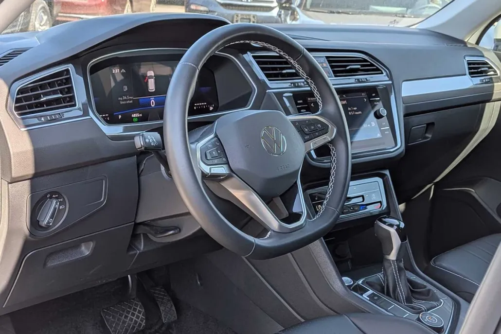 2024 Volkswagen Tiguan SE photo 1