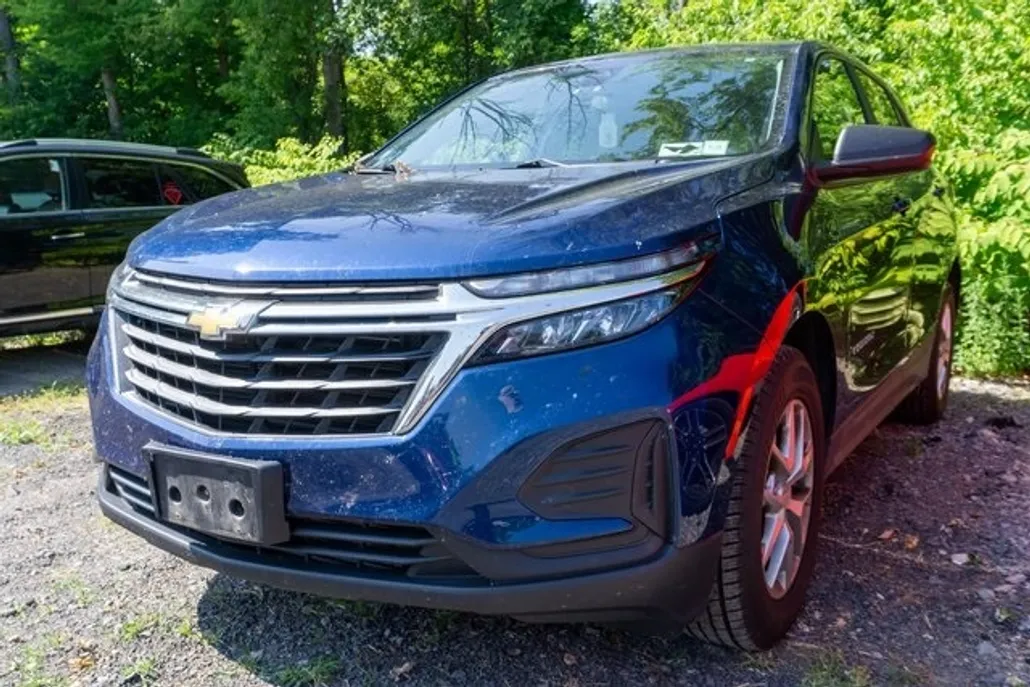 2022 Chevrolet Equinox LS photo 1