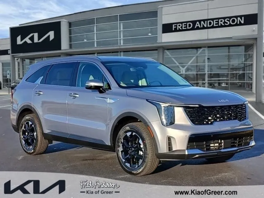 2025 Kia Sorento S photo 1
